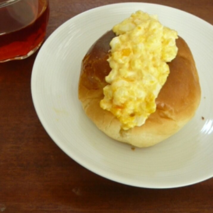 バターロールで　簡単ゆで卵サンド